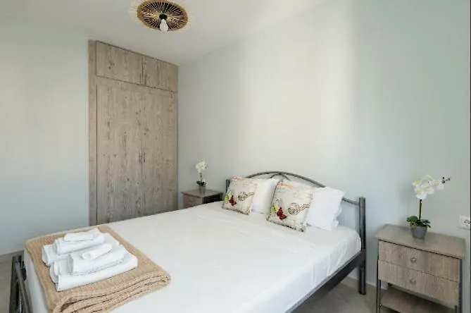 Bright Spacious Two-Bedroom Apartment Salonic